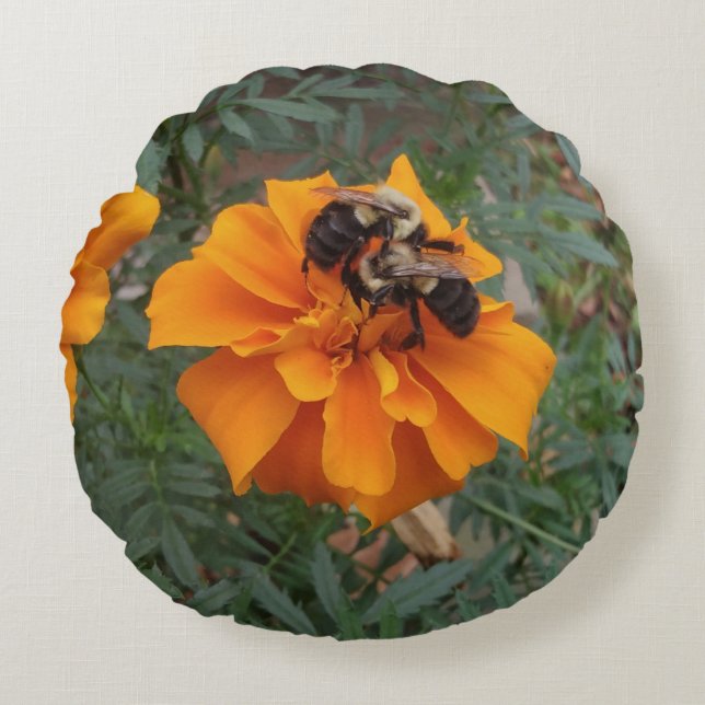 Almofada Redonda Abejas en Flor de Marigold (Frente)