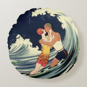 Almofada Redonda Amantes do Art Déco Vintage se beijam nas ondas da