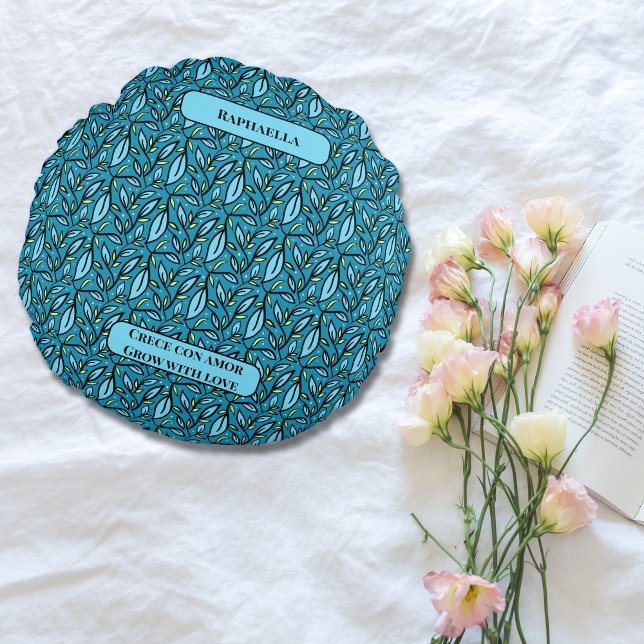 Almofada Redonda Azul Bilíngue deixa Creme con Amor & Nome (Round Pillow with custom text Grow with Love/Crece con Amor & personalized name multilingual project)