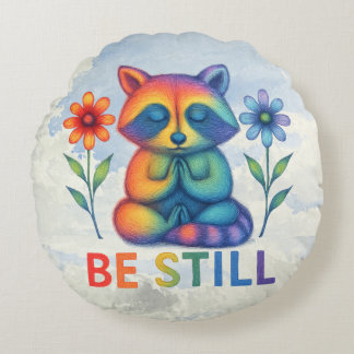 Almofada Redonda Be Still – Meditation & Prayer Rainbow Raccoon