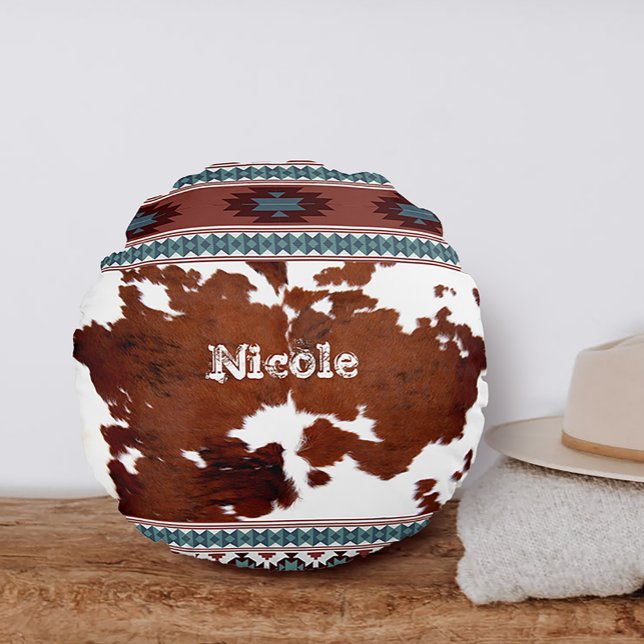 Almofada Redonda Boho Rustic Western Cowhide Name (Criador carregado)