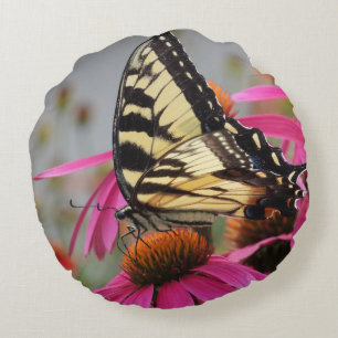 Almofada Redonda Borboleta amarela de Swallowtail em Echinacea rosa