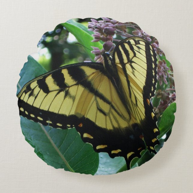 Almofada Redonda Borboleta I de Swallowtail em Milkweed em Shenando (Frente)