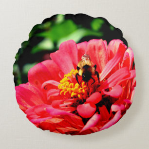 Almofada Redonda Bumble floral de coral vermelho elegante