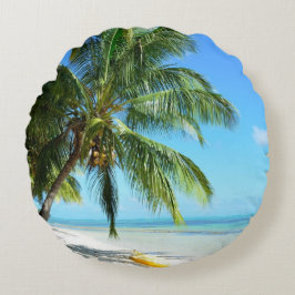 Almofada Redonda Caiaque amarelo em um travesseiro redondo da praia