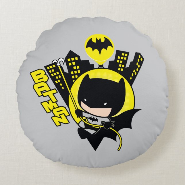 Almofada Redonda Chibi Batman Escalando A Cidade (Frente)