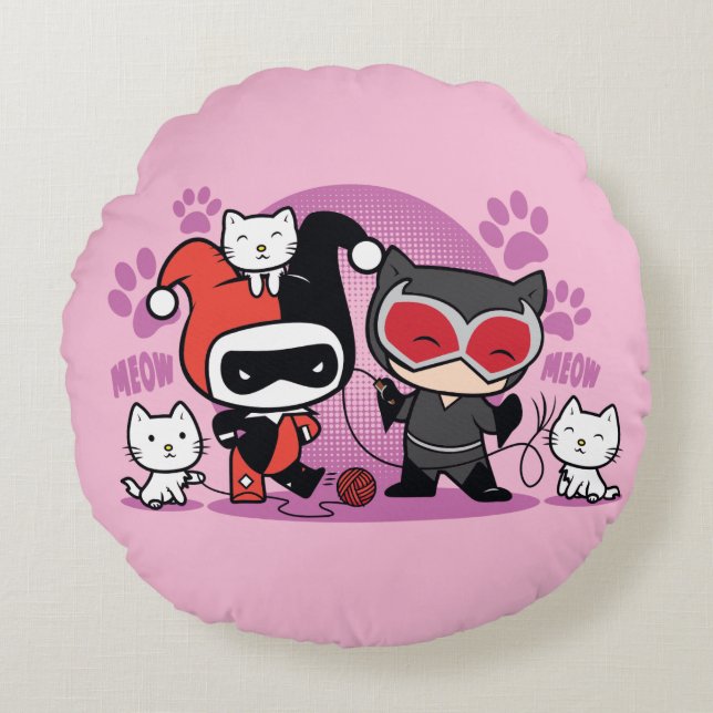 Almofada Redonda Chibi Harley Quinn & Chibi Catman Com Gatos (Frente)