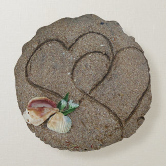 Almofada Redonda conchas e 2 corações no travesseiro de casamento p