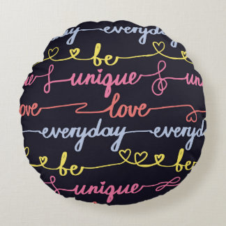 Almofada Redonda Corações das raparigas, palavras sem problemas.