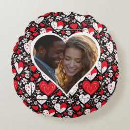 Almofada Redonda Corações e Flores Vermelhas, Pretas e Brancas Pers