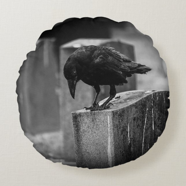 Almofada Redonda Crow do Cemitério de Queda (Frente)