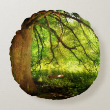 Die Baumschaukel im grünen Wald