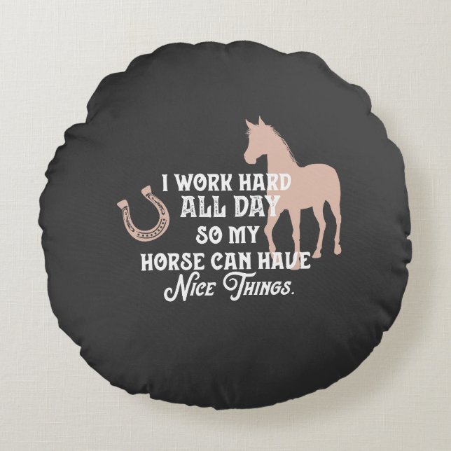 Almofada Redonda Engraçado Equestre "Eu trabalho duro o dia todo" (Frente)