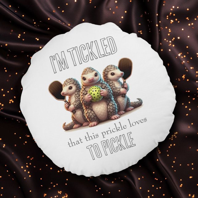 Almofada Redonda Estou picado que este picles ama picles (Pickleballing Pangolins Round Pillow Cover Photo)