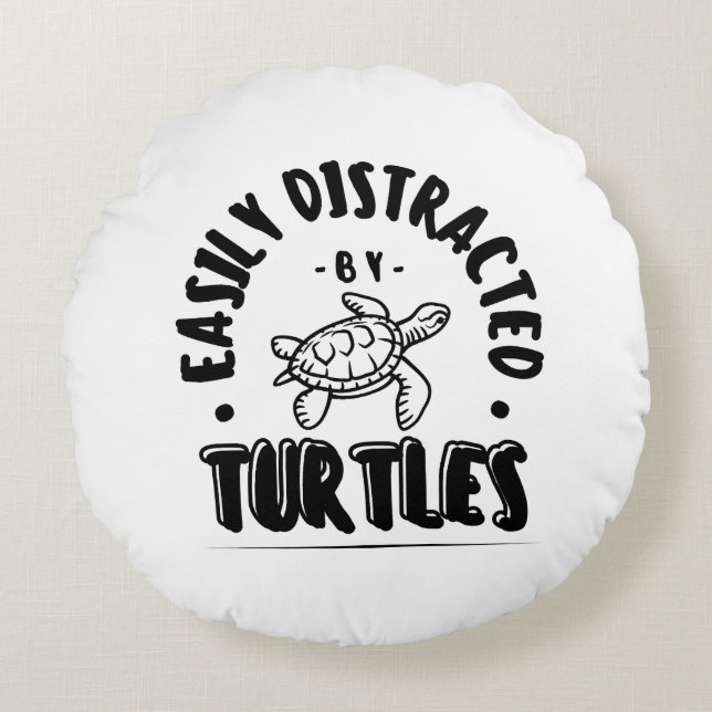 Almofada Redonda Facilmente distraída por Tartarugas Engraçado (Frente)