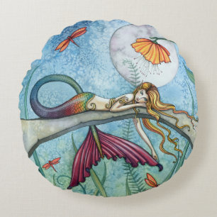 Almofada Redonda Fantasia de Sereia do Lago por Molly Harrison