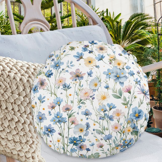 Almofada Redonda Floral Garden Soft Pastel Botanical Decor (An elegant round pillow, with pretty wildflowers pattern in a rustic country style)