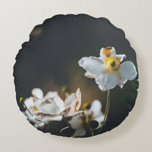 Almofada Redonda Flores de anêmona branca (Frente)