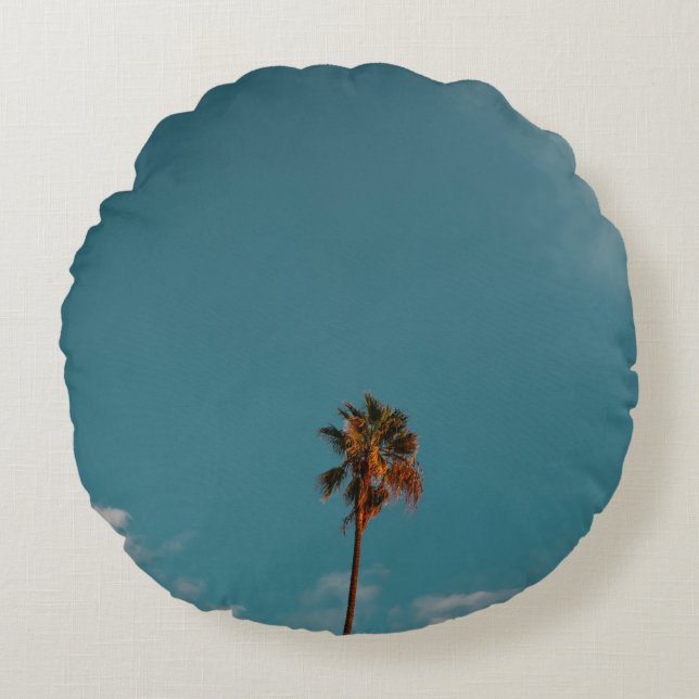 Almofada Redonda Fotografia de baixo ângulo da palmeira sob o céu a (Frente)