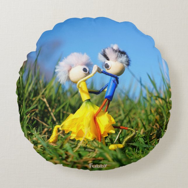 Almofada Redonda Fubby's die dansen in een narcissen jurk. (Frente)