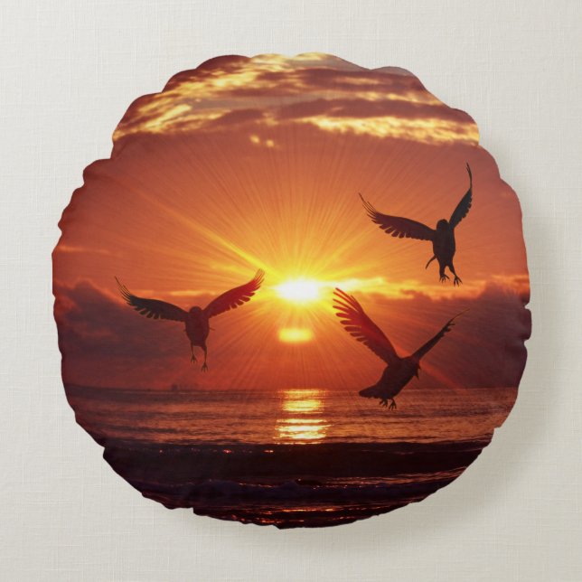 Almofada Redonda Gaivotas Voando Sob Ouro Sunset (Frente)