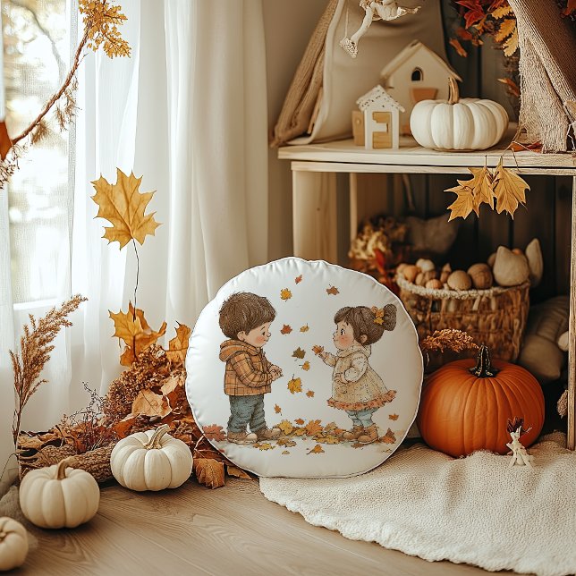 Almofada Redonda Garotos De Queda Bonita Brincando (Cute Children Playing in the Fall Round Pillow)