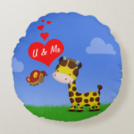 Almofada Redonda Girafa e borboleta apaixonadas