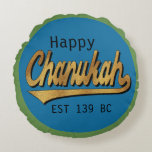 Almofada Redonda Hanukkah Round Travesseiro "Chanukah EST 139"<br><div class="desc">Hanukkah Round 16" Travesseiro "Happy Chanukah EST 139" travesseiro de dois lados que vem em três opções de tecido (o preço mudará dependendo da escolha do tecido). A cor de fundo pode ser substituída escolhendo sua cor favorita no verso e na frente do travesseiro. Personalize apagando o texto em ambos...</div>
