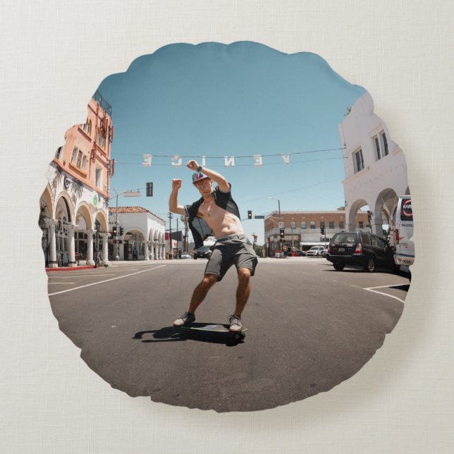 Almofada Redonda Homem jogando skate (Frente)