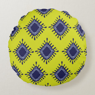 Almofada Redonda Ikat Tribal: Padrão Moderno Na moda.