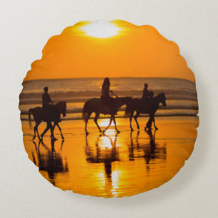 Almofada Redonda Loura e quebrada - Travesseiro Sunset Horses Beach