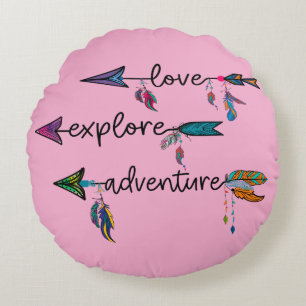 Almofada Redonda Love Explore Adventure Arrow Tribal Boho Design