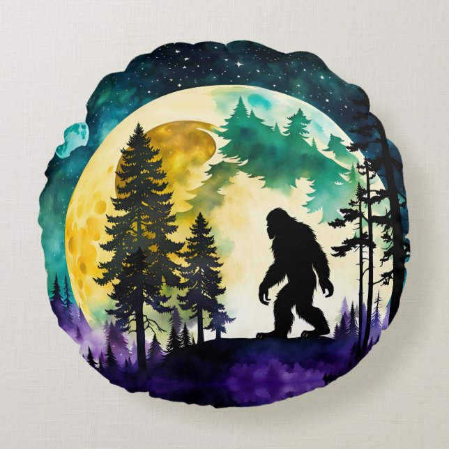 Almofada Redonda Lua de Cheio Sasquatch na Montanha (Frente)