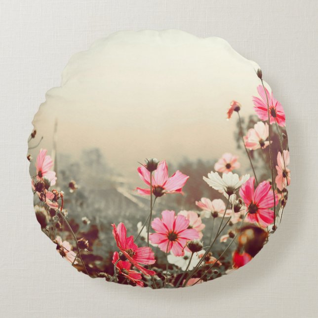 Almofada Redonda Luz da manhã, cosmos rosa florescente. (Frente)
