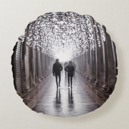 Almofada Redonda Luz, sombras e simetria - sepia