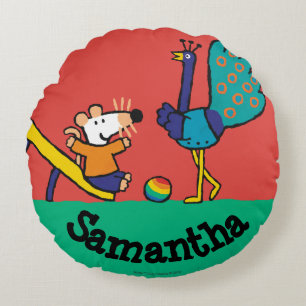 Almofada Redonda Maisy no campo de jogos com amigos