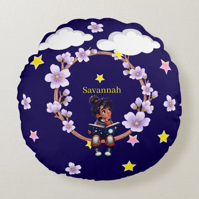 Almofada Redonda Menina usando sua imaginação (Frente)