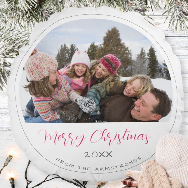 Almofada Redonda Modern Script Photo Christmas Keepsake (Merry Christmas Script Family Photo Keepsake Round Pillow ©Susanne Sachers - Sunny Mind 🌞)