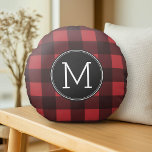 Almofada Redonda Monograma do Padrão Rustic Red & Black Buffalo Xad<br><div class="desc">Um design robusto e masculino com uma área para monogramas. Um padrão clássico e tradicional que existe há anos. Se precisar ajustar o trabalho de arte ou alterar a fonte,  clique na área personalizar. Isso o levará à ferramenta design onde você pode fazer muitas mudanças.</div>