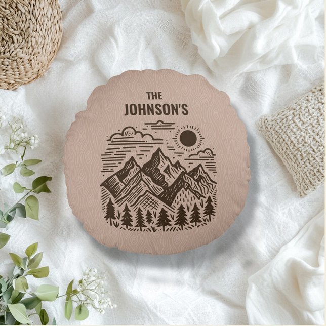 Almofada Redonda Montanhas Rústicas Modernas Personalizadas (Round Mountain Modern Rustic Throw Pillow)