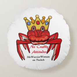 Almofada Redonda Nenhuma atitude de Crabby, MmeWarriorWoman no Twit