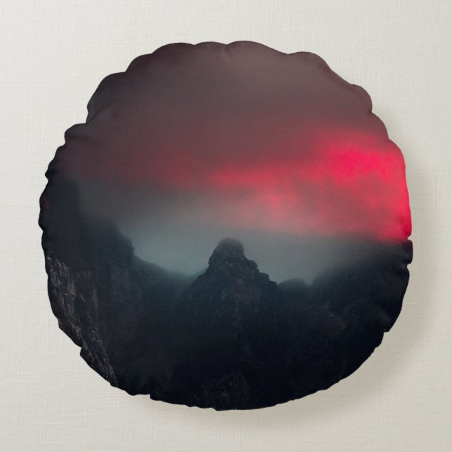 Almofada Redonda Nuvens a arder, nevoeiro e montanhas (Frente)