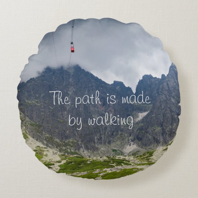 Almofada Redonda Nuvens de tempestade sobre as montanhas (Frente)