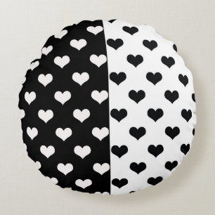 Almofada Redonda Padrão de Coração de Amor Branco Negro