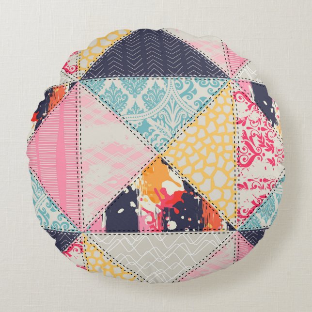 Almofada Redonda Padrão de estilo de Patchwork sem igual.  (Frente)