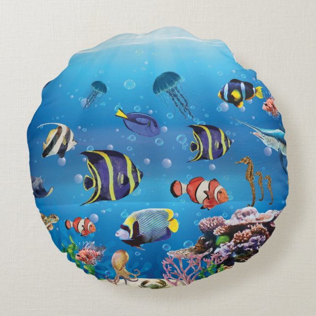 Almofada Redonda Peixes Tropicais nadando no fundo do mar