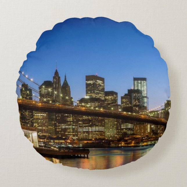 Almofada Redonda Ponte de Manhattan e de Brooklyn no crepúsculo (Frente)
