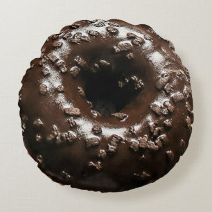 Almofada Redonda Rosquinha frente e verso: borrachas de chocolate e