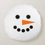 Almofada Redonda Snowman Face Winter Holiday Christmas Hanukkah<br><div class="desc">Brilhe seus dias de inverno com este travesseiro divertido! Ambos os lados deste travesseiro redondo branco têm um rosto de boneco de neve sobre um fundo branco... imagens espelhadas umas das outras! Cada boneco de neve tem olhos negros de carvão e boca sorridente, e (é claro) um nariz de cenoura...</div>