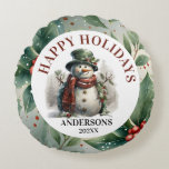 Almofada Redonda Snowman Holiday Christmas Wish<br><div class="desc">Feriado de Snowman Watercolor O Natal Deseja Conveniência é a chave durante esta estação movimentada! Visite nossa loja Zazzle para explorar a coleção completa de Snowman Cute Watercolor Christmas Wish. Com apenas alguns cliques, você pode ter esses designs deliciosos entregues diretamente à sua porta. Se precisar de mais alguma personalização,...</div>